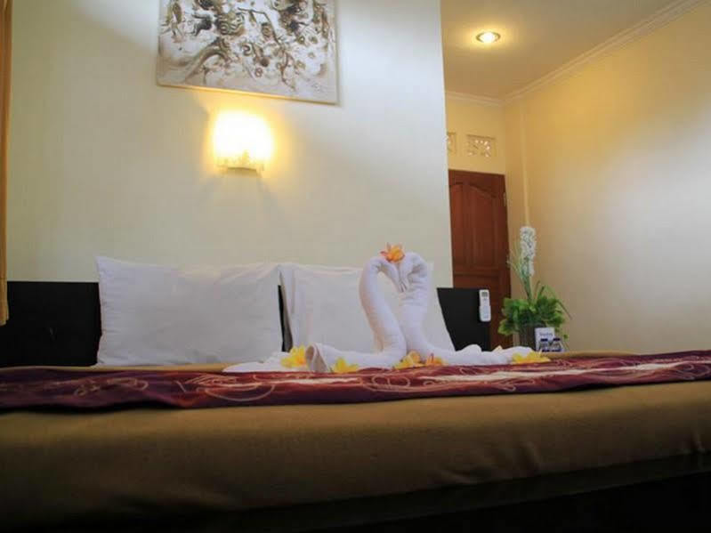 Vaccinated Staff - Oyo 3523 Gong Corner Homestay Kuta Lombok Eksteriør billede